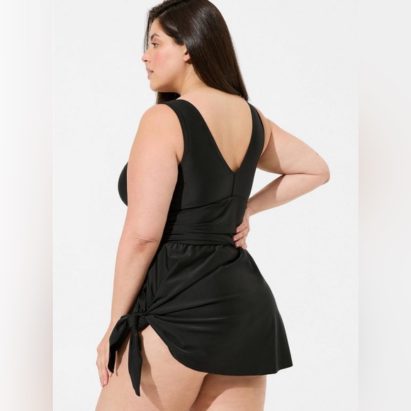 NWOT Torrid Wireless Short Asymmetrical Swim Dress - Picture 2 of 14